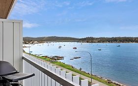 Exquisite 1-Bed Apartment With Bay Views
